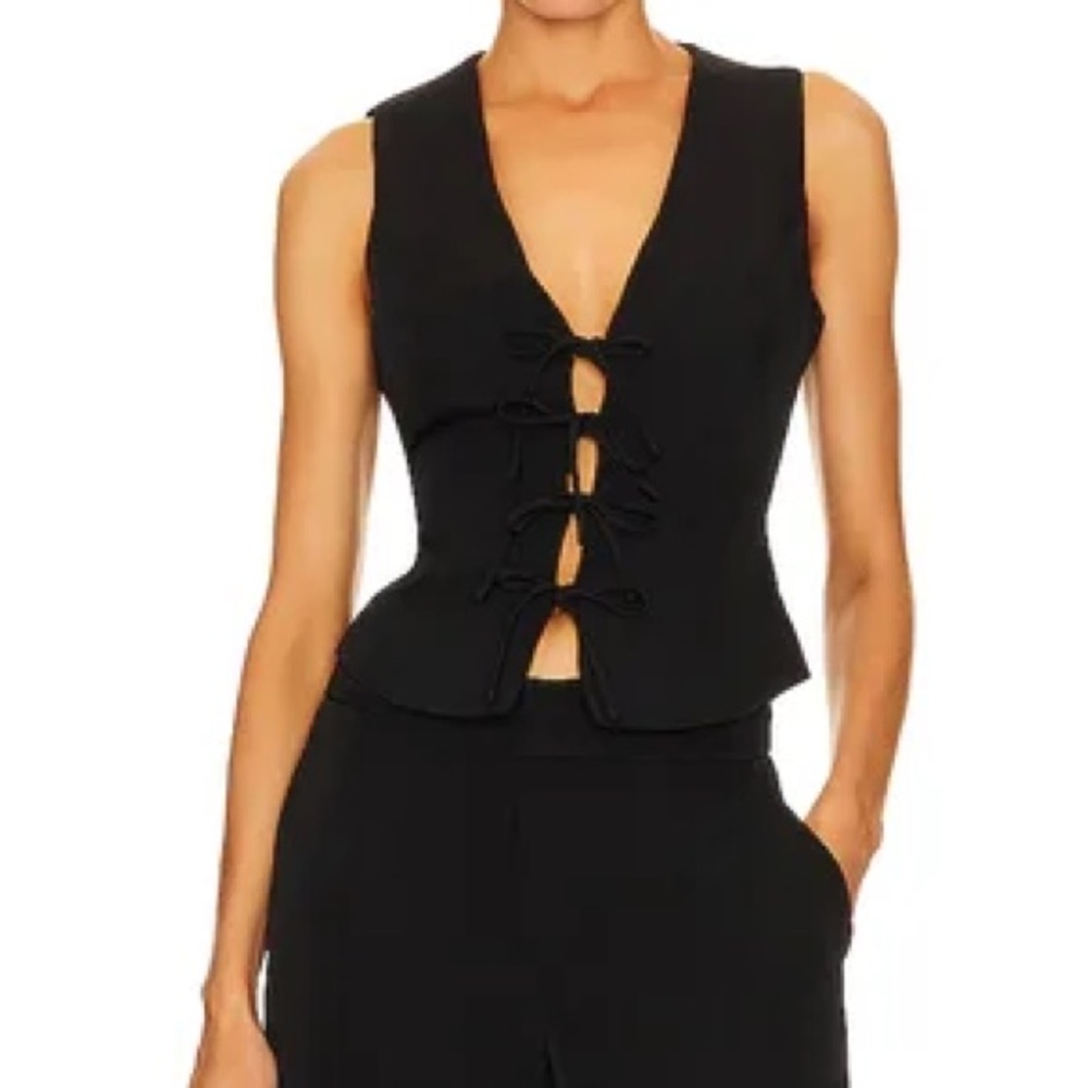 Elliatt Black Cavalcade 2 piece Set- Tops and Pants NWT